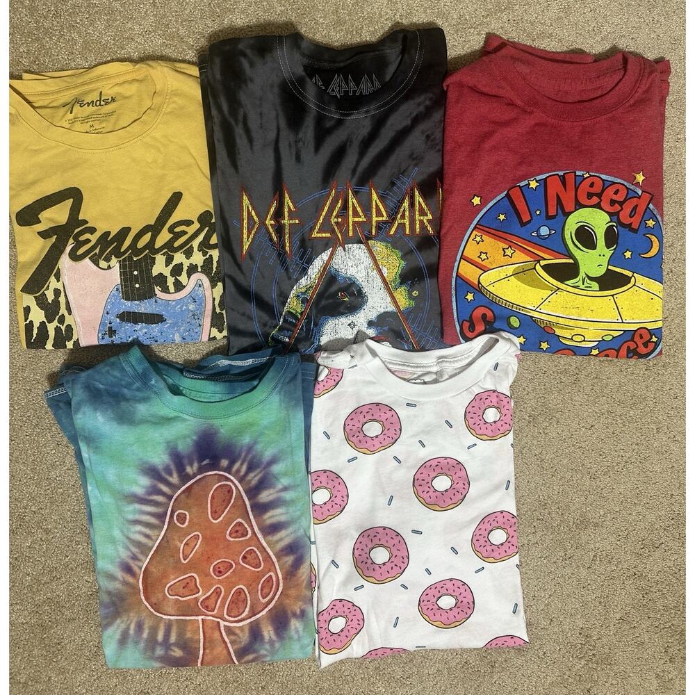 5 T-Shirt Lot Random Sports Bands VTG Pop Culture Streetwear Cartoon Fender Med